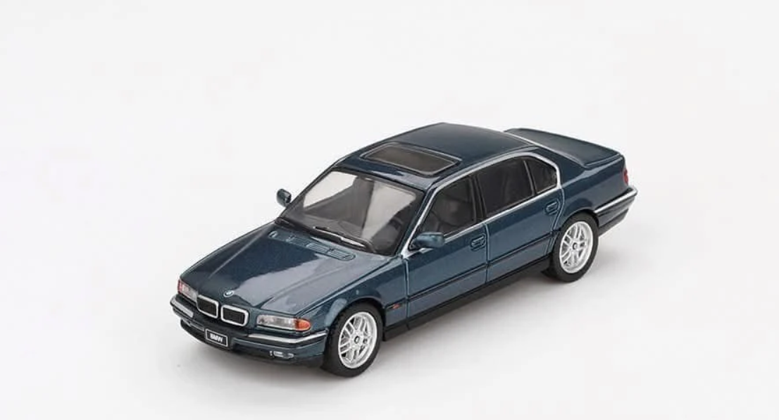 Mini GT 894 - BMW 750iL Sorrento Blue Metallic (LHD) -  1:64